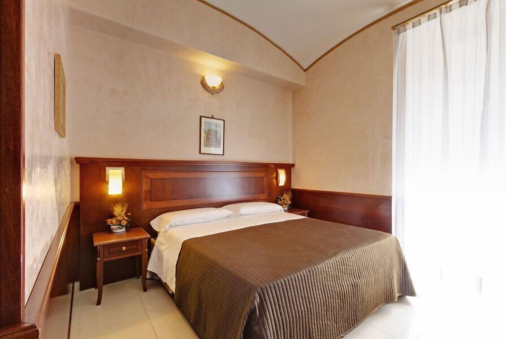 Robinson Hotel 2*